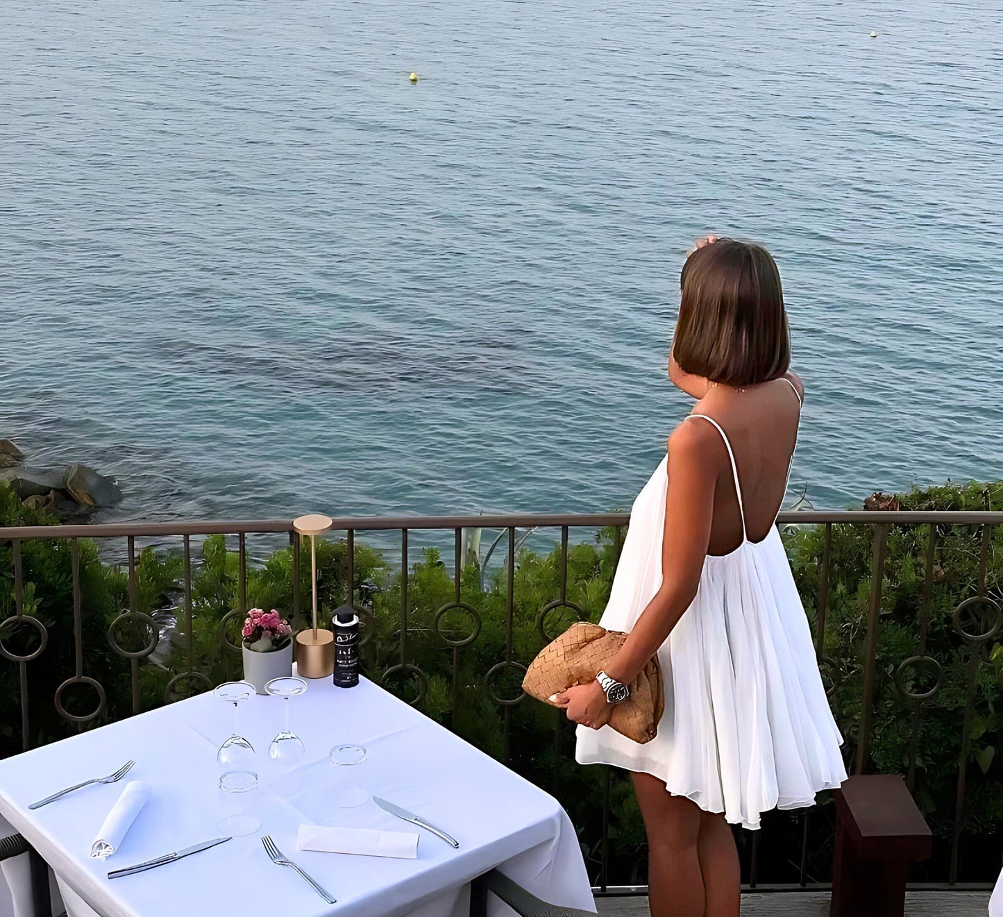 Mio™ | Vit Mesh Miniklänning med Öppen Rygg